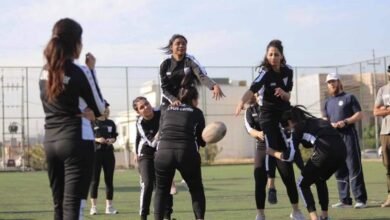 صورة رغم النظرة السلبية للرياضة النسائية في المجتمع.. فتاة عراقية تقتحم رياضة الرغبي